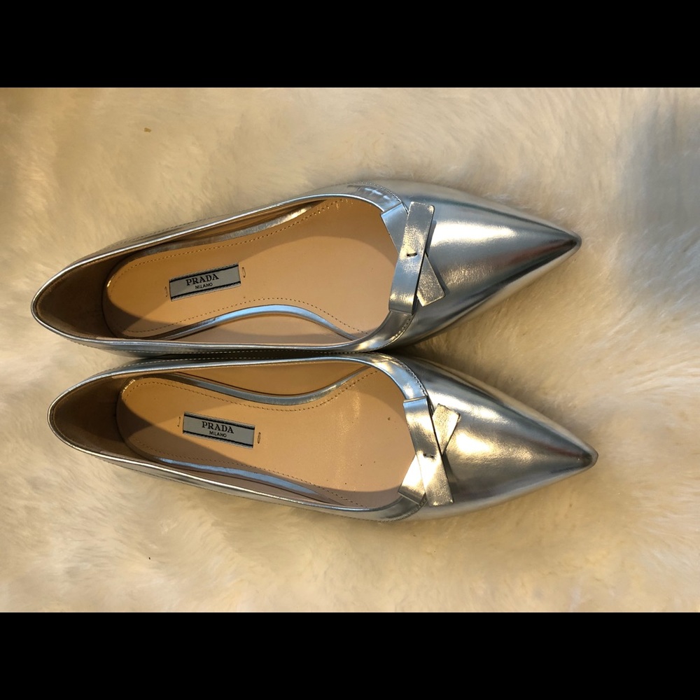 Flat shoes